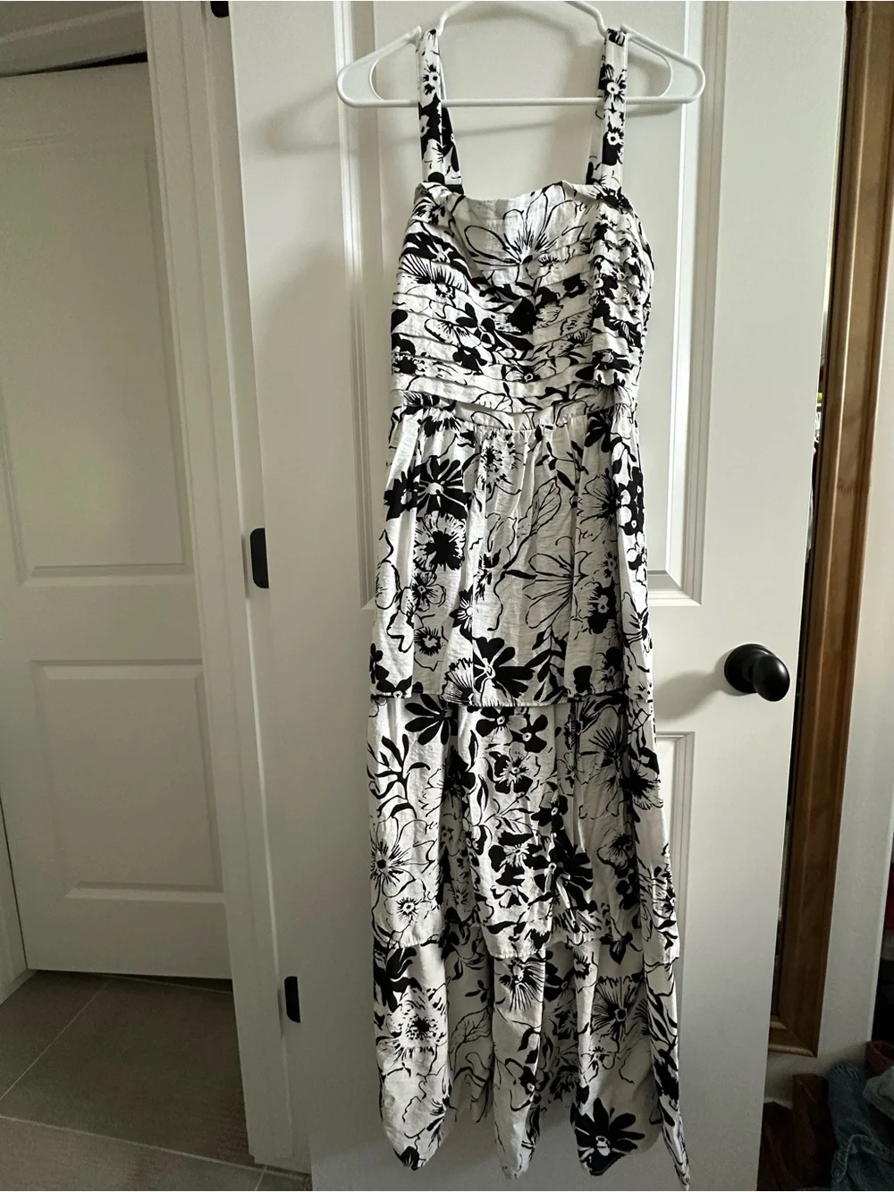 Black & White Floral Maxi Dress - Women Abercrombie and Fitch M